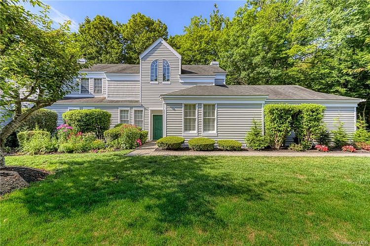 1st image of 61 Woodlands Dr