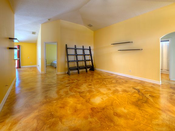5th image of 1692 Pine Bay Dr