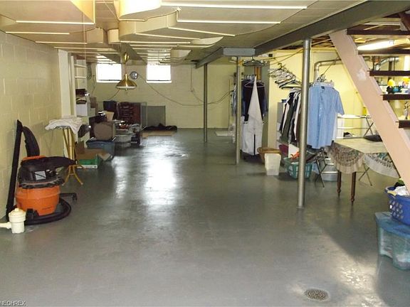 5th image of 226 E High St