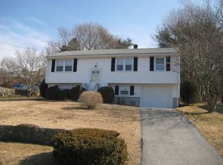 142 Phoenix Dr, Groton, CT 06340