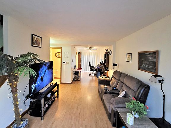 3rd image of 503 Bush Way
