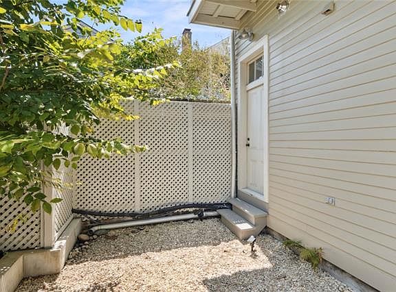 5th image of 1430 Euterpe St #B