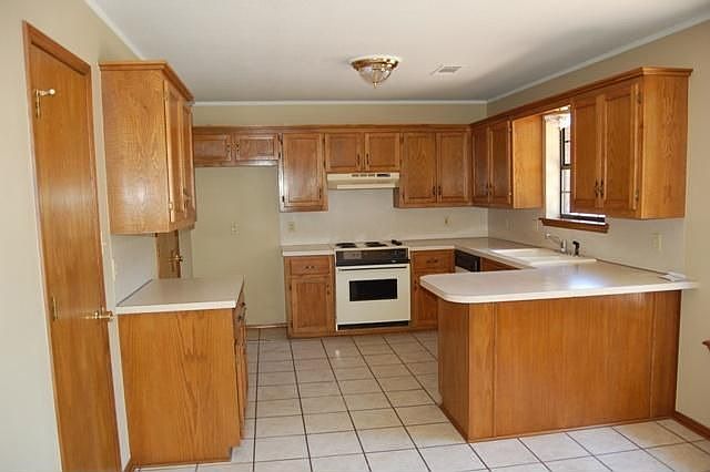 2nd image of 2413 Linda Ct