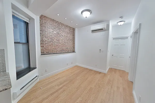 Rented by CitySites Real Estate Group | media 17