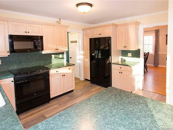 4th image of 21 Monticello Dr
