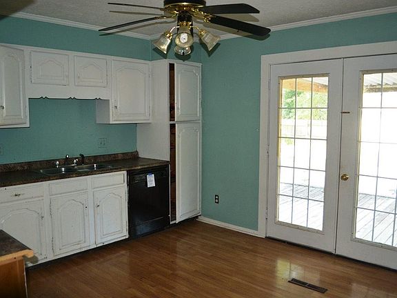 3rd image of 289 Cedar St