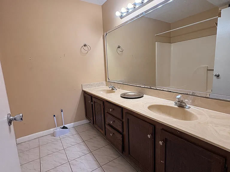 2101 Forest Knoll Dr NE #208 — Photo 9