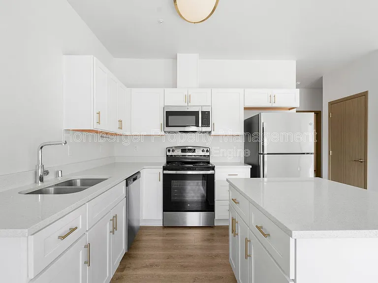 4th Ave Apartments — Photo 14