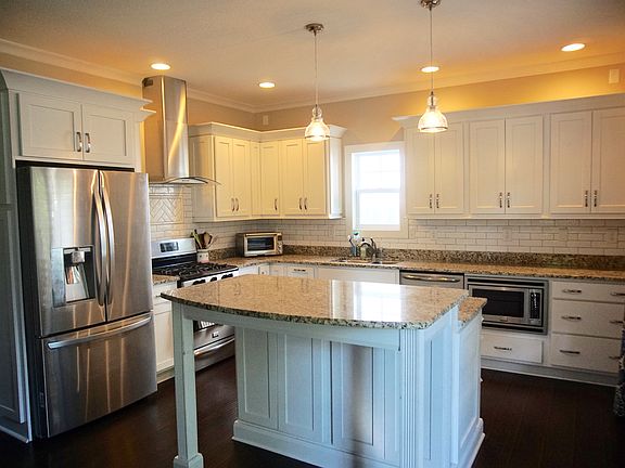 Gorgeous kitchen with granite and stainless steel appliances