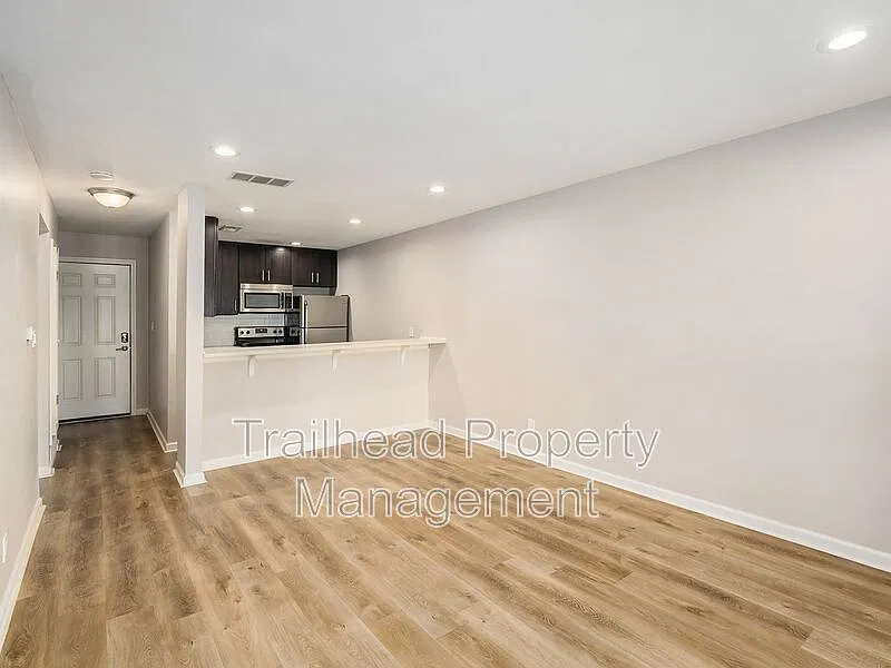 1 bed, 1.0 bath, 700 sqft, $1,125 — Photo 2