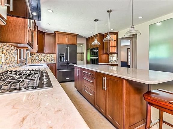 3rd image of 2539 Club House Dr