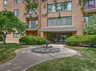 1747 W Crystal Ln UNIT 202, Mount Prospect, IL 60056