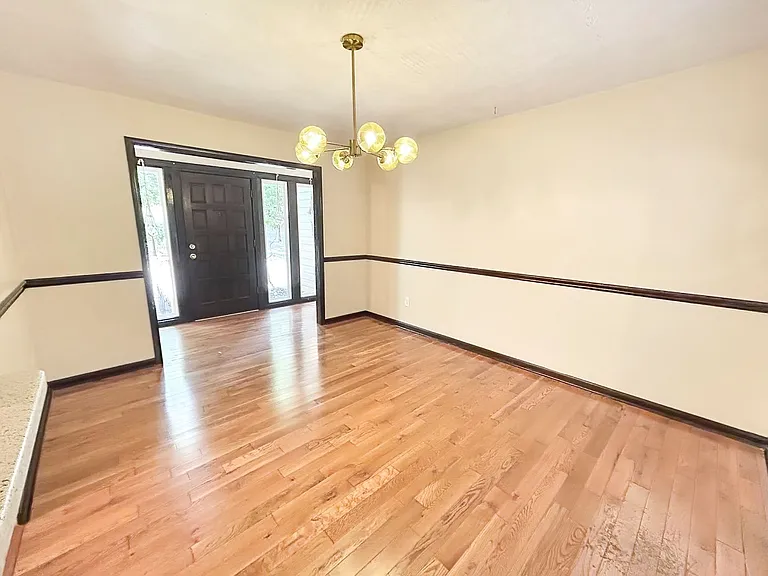 1642 Hillside St — Photo 8
