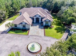 647 Valley Stream Dr, Geneva, FL 32732