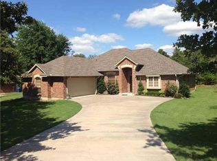 1900 Wagon Trl, Harrah, OK 73045