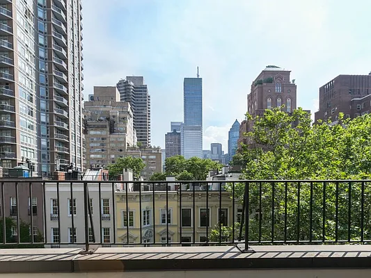 Sold by Sotheby's International Realty | media 14