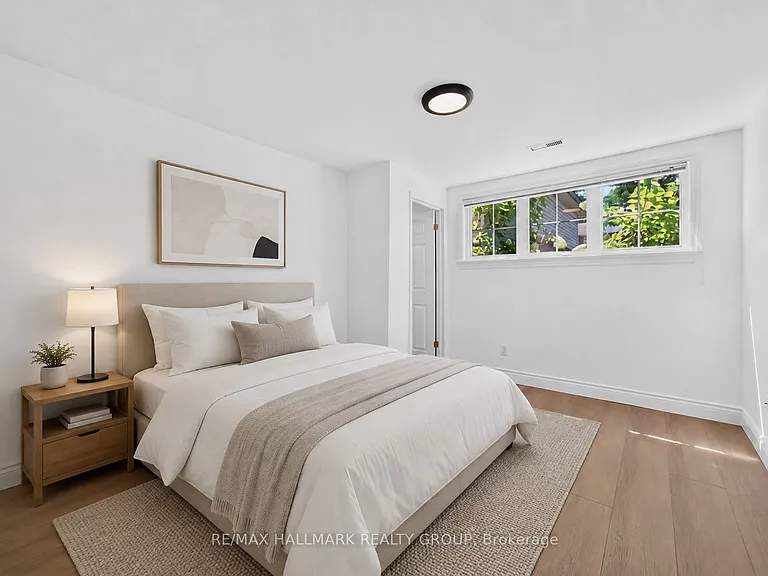 44 Centrepointe Dr — Photo 20