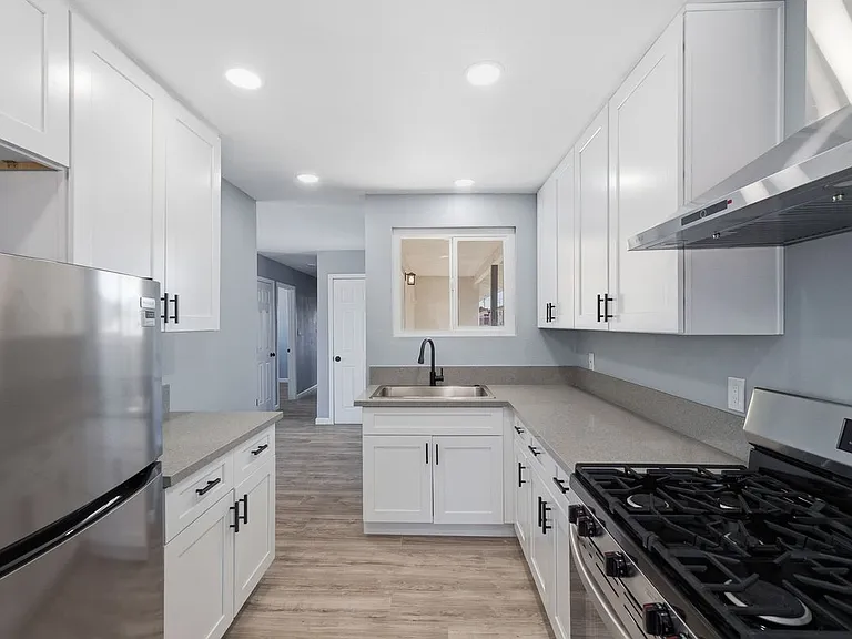 937 Elizabeth St — Photo 10
