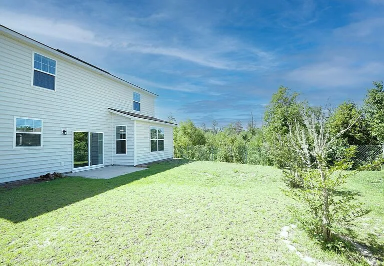 215 Shelton St — Photo 35