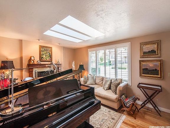 4th image of 2415 E Cinnabar Ln