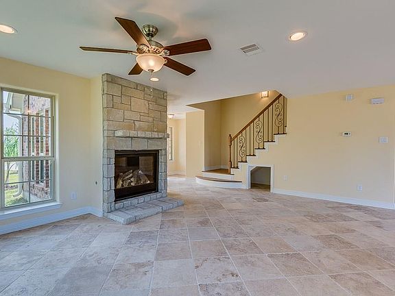 4th image of 301 Twin Timbers Ln