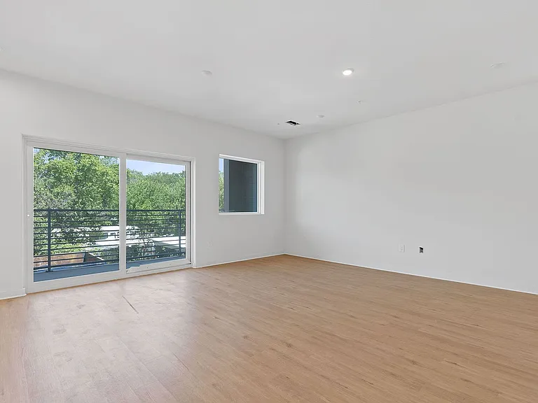 100 W Mockingbird Ln — Photo 17