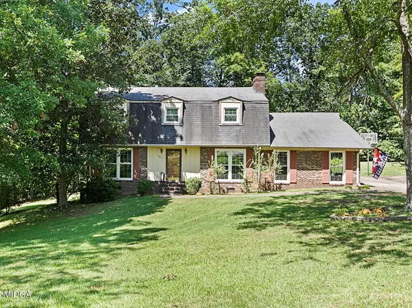 527 Commanche Dr, Macon, GA 31210