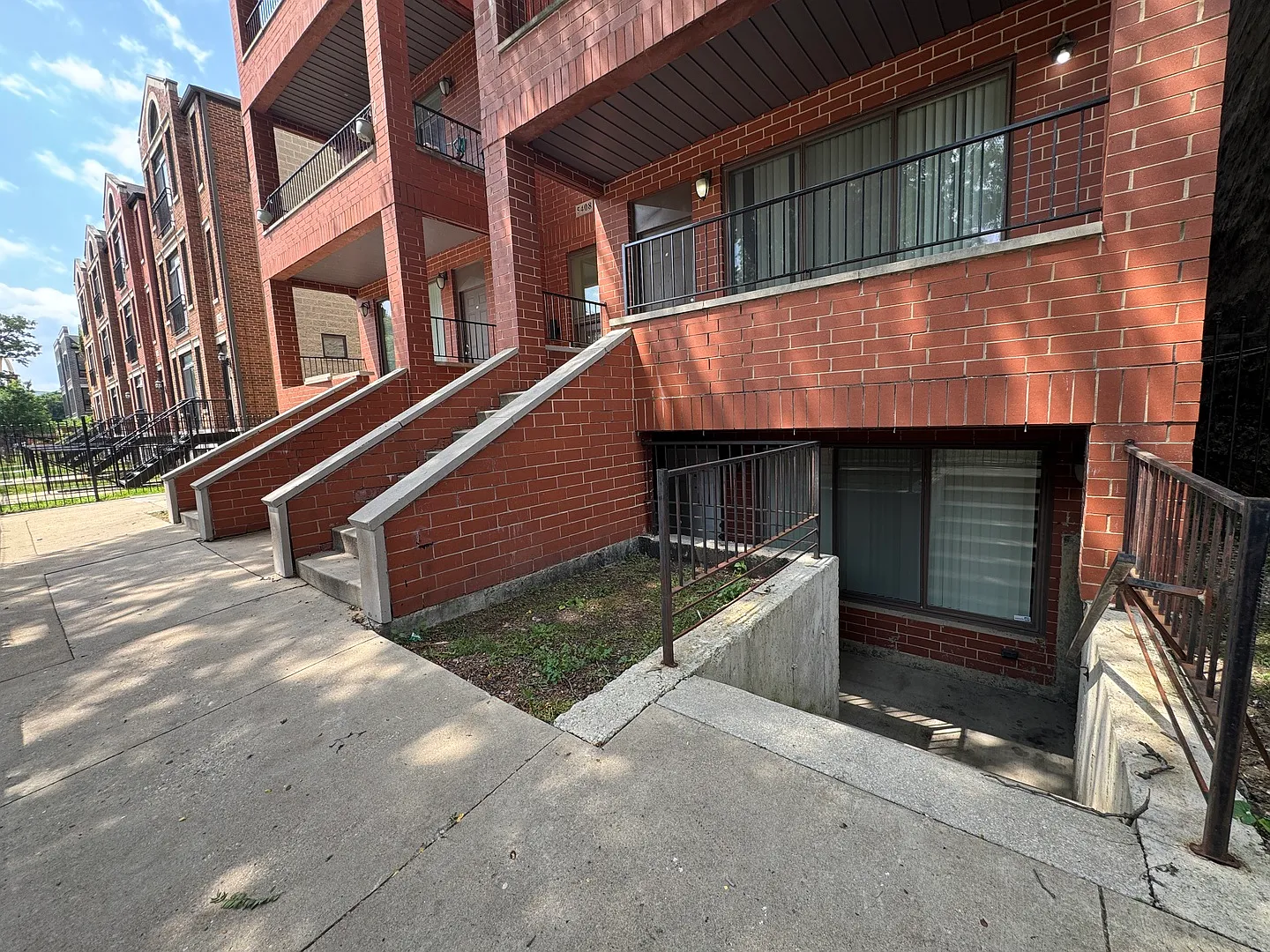 3 bed, $2,200 — Photo 1