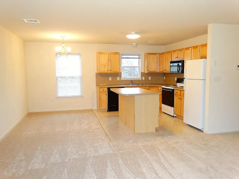 Kitchen & Dining Area
