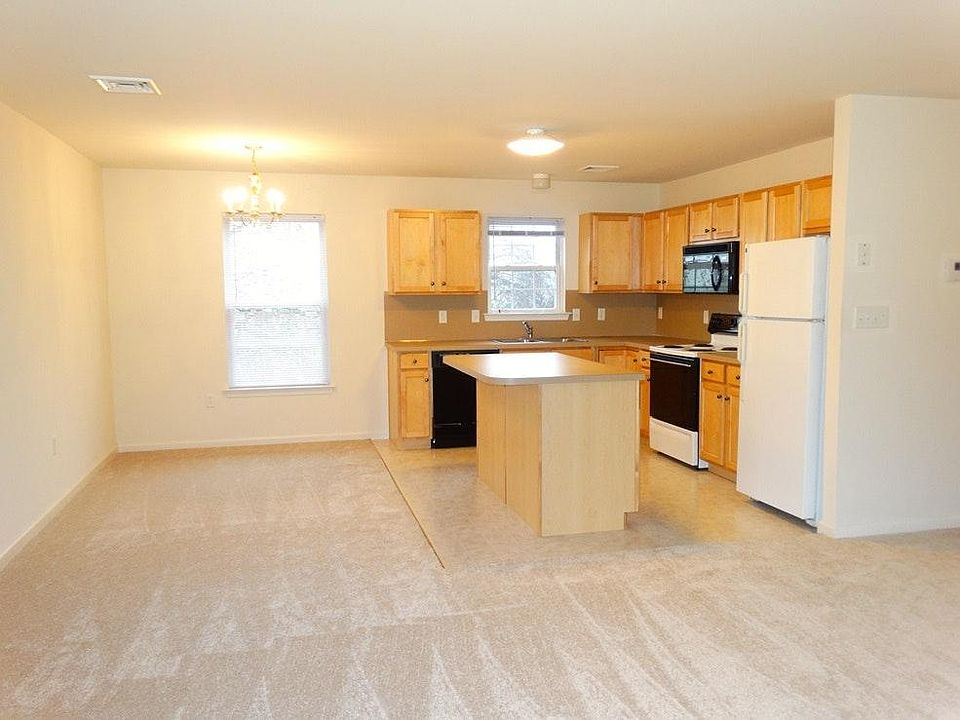 Kitchen & Dining Area