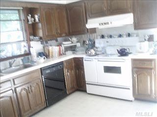4th image of 25 Moore Dr