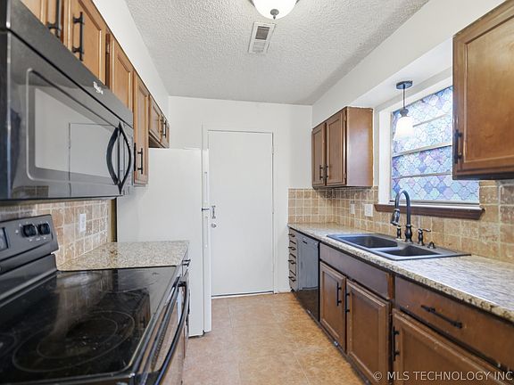 5th image of 1761 S Spruce Ave