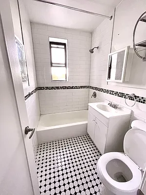 Rented by Safdie Realty Group | media 22