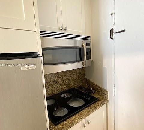 4th image of 2899 Collins Ave APT 516