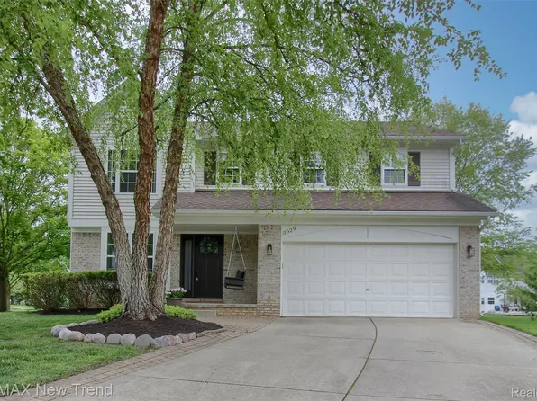 1029 Shetland Dr, South Lyon, MI 48178
