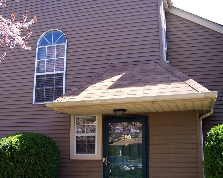 Tomlinson Private Side Entrance