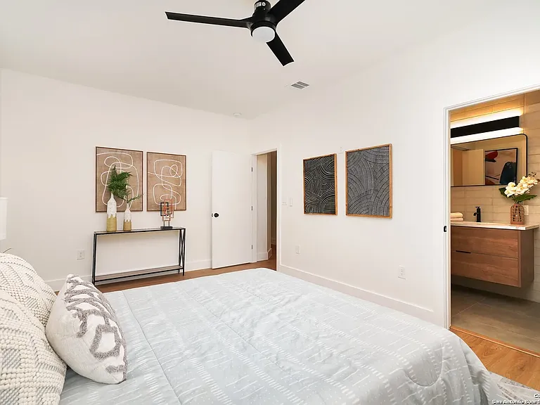 511 S Olive St #102 — Photo 11