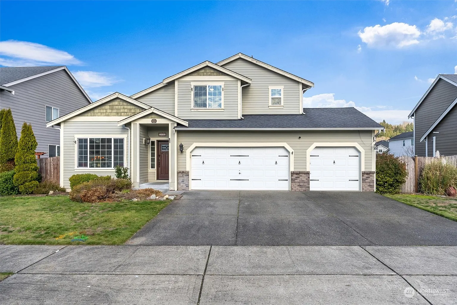1506 Riddell Avenue NE photo 1