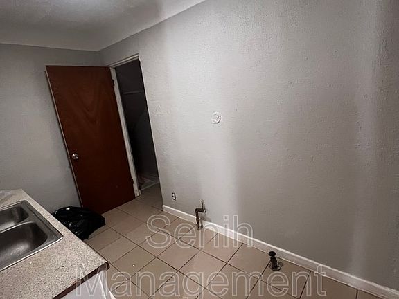 5th image of 4203 Tyler St