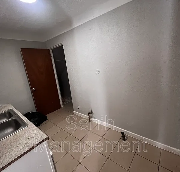 4203 Tyler St — Photo 5