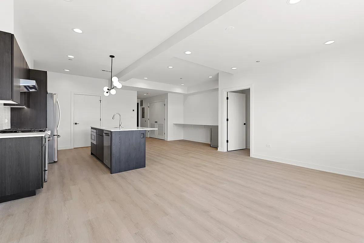 Building Photo - 1801 W Grand Ave #201