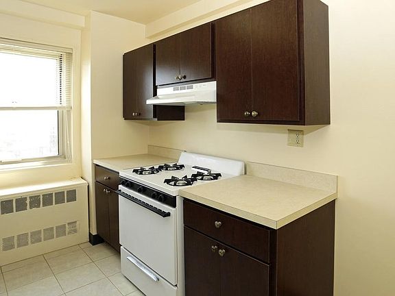 2nd image of 40 Washington St #1B-1Ba-675Sqft
