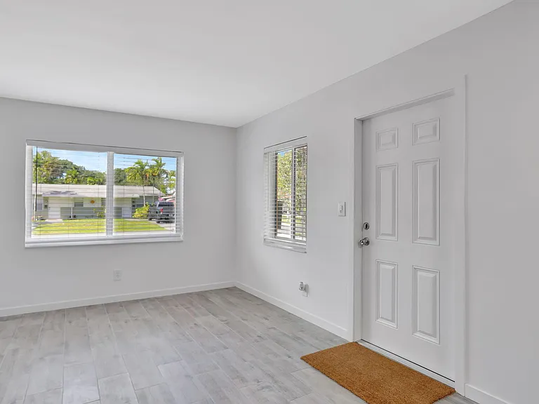 1000 SW 30th St #1 — Photo 7