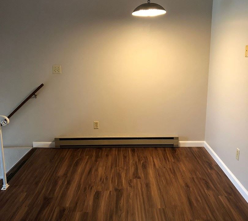 1st image of 3827 Canterbury Dr APT 1