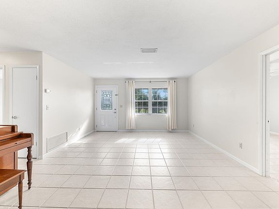 5th image of 1061 Alcala Dr