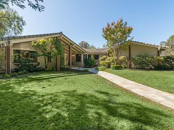 3rd image of 26368 Ginny Ln