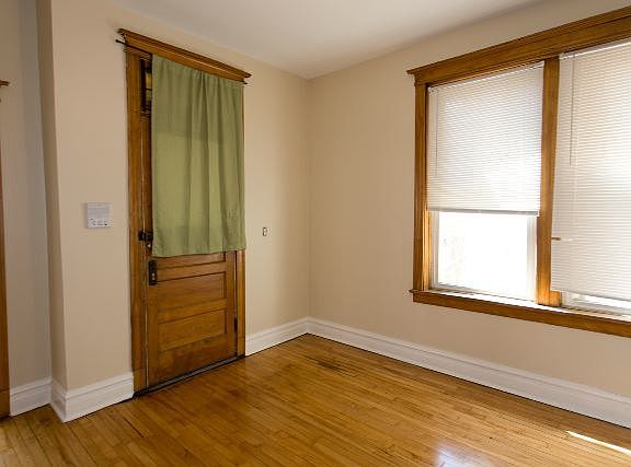3rd image of 850 N Leavitt St #01