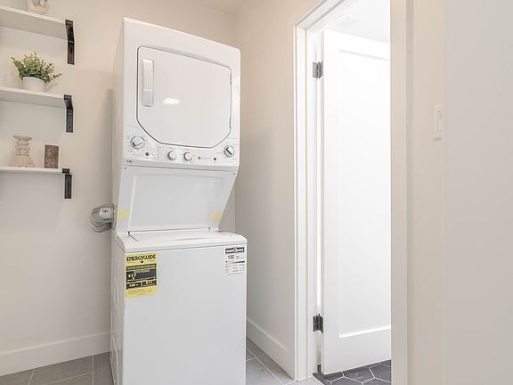 4th image of 332 N Kingsley Dr #332