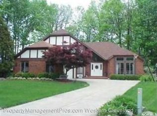 8261 Bradfords Gate, Olmsted Falls, OH 44138