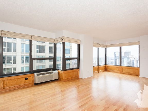 5th image of 30 E Huron St APT 4307B